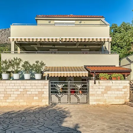 Well-appointed, 2-bedroom In Strozanac With Wifi, A Furnishe * Podstrana